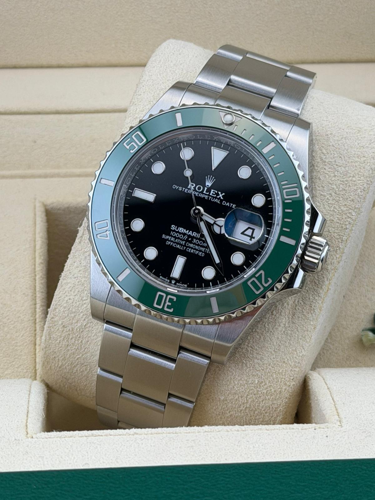Rolex Oyster Perpetual Submariner Date 126610LV